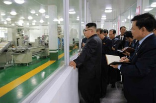 金正恩视察平壤食品工厂 夸赞国产设备像美男子